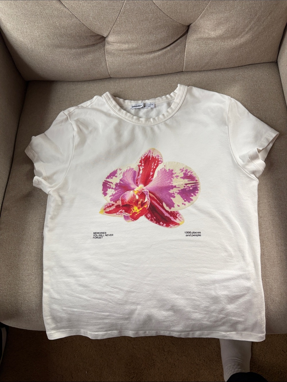 Bershka Woman’s Orchid Graphic Tee